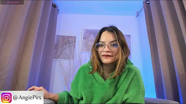 Snapshot of Angie_Pirss chatting on January 8, 2025, 10:48 pm Angie Pirss online show from January 8, 2025, 10:48 pm