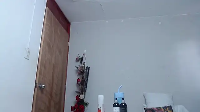 Nicol Love0 online show from March 21, 2025, 2:07 pm