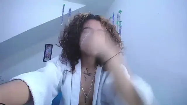 diamonmeli online show from January 24, 2025, 5:11 pm