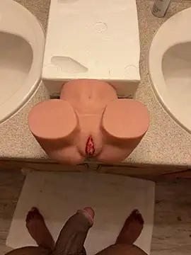 MaterialGolan online show from April 18, 2026, 1:09 am