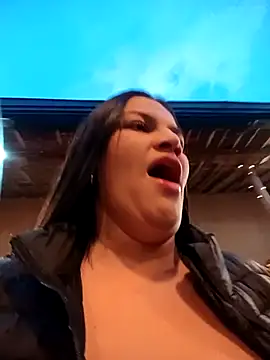 girl milk1 online show from December 4, 2025, 10:40 pm