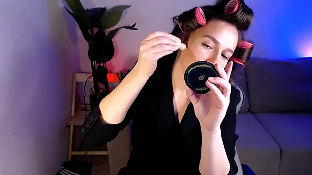 M Sensual online show from December 4, 2025, 3:32 pm