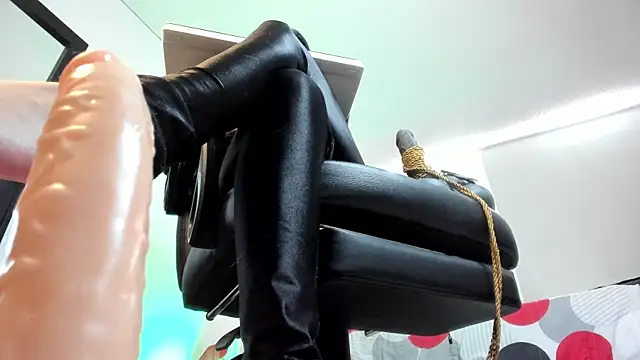 charlotte joliedart online show from January 9, 2025, 5:22 pm