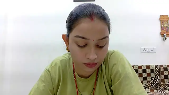 Snapshot of Aleena_Rai chatting on October 15, 2025, 6:52 pm Aleena Rai online show from October 15, 2025, 6:52 pm