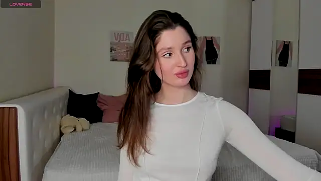 Snapshot of tender_babyy chatting on December 6, 2024, 2:17 pm tender babyy online show from December 6, 2024, 2:17 pm