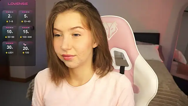 Snapshot of LinaSiren chatting on December 15, 2024, 3:24 am LinaSiren online show from December 15, 2024, 3:24 am