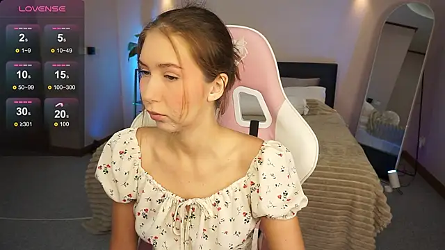 Snapshot of LinaSiren chatting on December 16, 2024, 3:19 am LinaSiren online show from December 16, 2024, 3:19 am