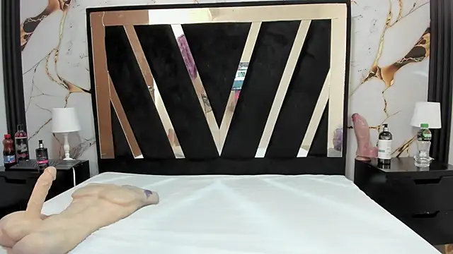 KarinaSimonz online show from March 1, 2026, 8:00 pm