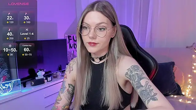 Marta May  online show from October 8, 2025, 6:16 pm