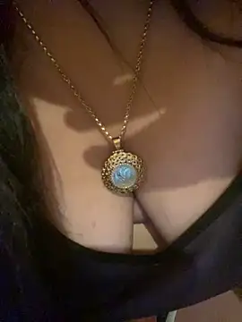 Snapshot of Cameelia chatting on September 15, 2025, 2:22 am Cameelia online show from September 15, 2025, 2:22 am