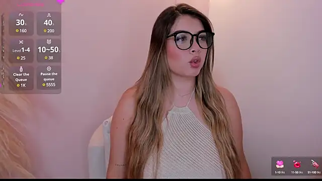 thaliafox  online show from January 9, 2025, 11:45 pm