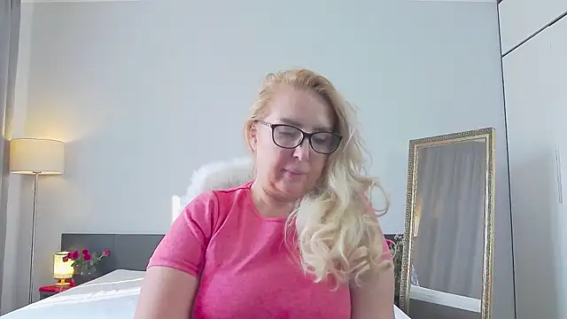 Snapshot of MariaRichi_ chatting on February 9, 2025, 12:52 pm MariaRichi online show from February 9, 2025, 12:52 pm