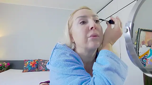 Snapshot of MariaRichi_ chatting on February 16, 2025, 8:21 am MariaRichi online show from February 16, 2025, 8:21 am