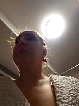 Snapshot of MariaRichi_ chatting on February 22, 2025, 8:40 am MariaRichi online show from February 22, 2025, 8:40 am