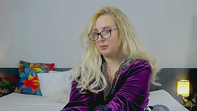 Snapshot of MariaRichi_ chatting on February 27, 2025, 4:10 pm MariaRichi online show from February 27, 2025, 4:10 pm