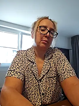 Snapshot of MariaRichi_ chatting on March 4, 2025, 7:19 am MariaRichi online show from March 4, 2025, 7:19 am