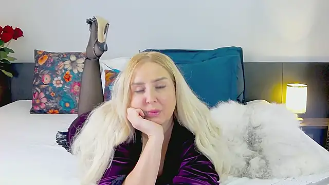 Snapshot of MariaRichi_ chatting on March 13, 2025, 12:13 pm MariaRichi online show from March 13, 2025, 12:13 pm