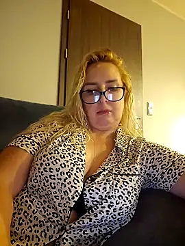 Snapshot of MariaRichi_ chatting on March 16, 2025, 7:49 pm MariaRichi online show from March 16, 2025, 7:49 pm