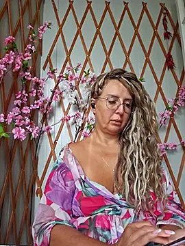 Snapshot of MariaRichi_ chatting on September 23, 2025, 7:22 am MariaRichi online show from September 23, 2025, 7:22 am