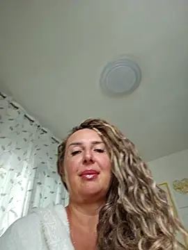 Snapshot of MariaRichi_ chatting on September 27, 2025, 7:02 am MariaRichi online show from September 27, 2025, 7:02 am