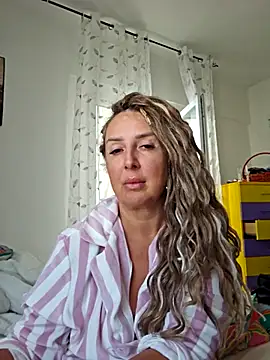 Snapshot of MariaRichi_ chatting on September 29, 2025, 6:51 am MariaRichi online show from September 29, 2025, 6:51 am