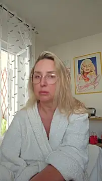Snapshot of MariaRichi_ chatting on June 4, 2026, 6:19 am MariaRichi online show from June 4, 2026, 6:19 am