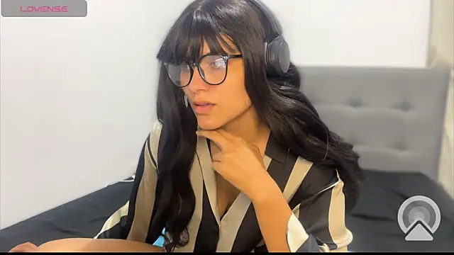 Snapshot of LanaQuen chatting on December 16, 2024, 11:39 pm LanaQuen online show from December 16, 2024, 11:39 pm