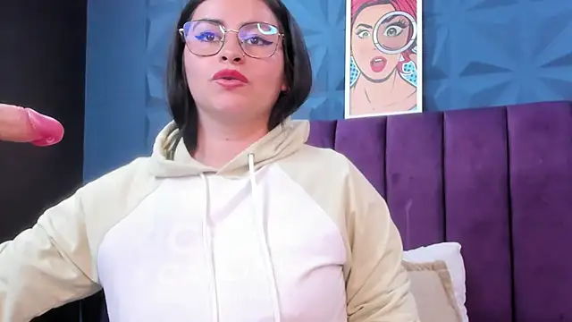 NicoleJonss online show from May 16, 2026, 12:40 am