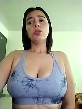 hailey85 online show from April 9, 2026, 8:25 pm