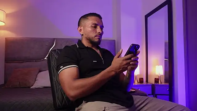 maximusclark1 online show from April 19, 2026, 4:23 am