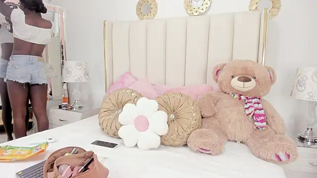 evangelin ts online show from December 15, 2025, 1:37 pm