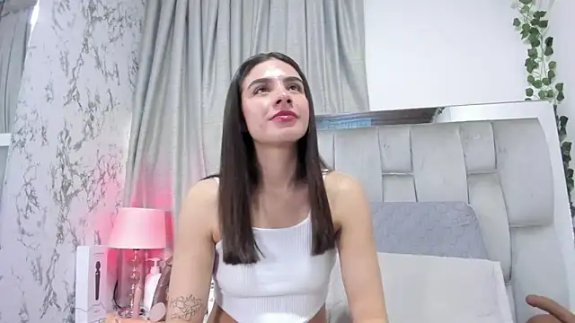 Snapshot of dafne_queenn chatting on September 18, 2025, 1:02 pm dafne queenn online show from September 18, 2025, 1:02 pm