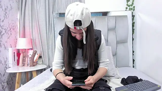 Snapshot of dafne_queenn chatting on September 22, 2025, 12:29 pm dafne queenn online show from September 22, 2025, 12:29 pm