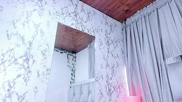 Snapshot of dafne_queenn chatting on September 24, 2025, 12:30 pm dafne queenn online show from September 24, 2025, 12:30 pm