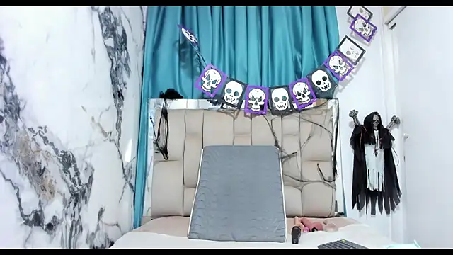 Snapshot of dafne_queenn chatting on October 20, 2025, 12:27 pm dafne queenn online show from October 20, 2025, 12:27 pm