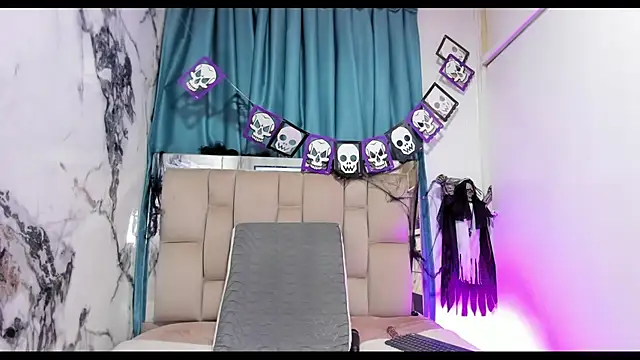 Snapshot of dafne_queenn chatting on November 2, 2025, 12:29 pm dafne queenn online show from November 2, 2025, 12:29 pm