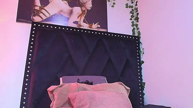 Snapshot of dafne_queenn chatting on November 9, 2025, 12:47 pm dafne queenn online show from November 9, 2025, 12:47 pm