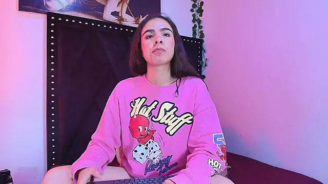 Snapshot of dafne_queenn chatting on November 15, 2025, 12:45 pm dafne queenn online show from November 15, 2025, 12:45 pm