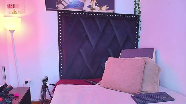 Snapshot of dafne_queenn chatting on November 24, 2025, 1:00 pm dafne queenn online show from November 24, 2025, 1:00 pm