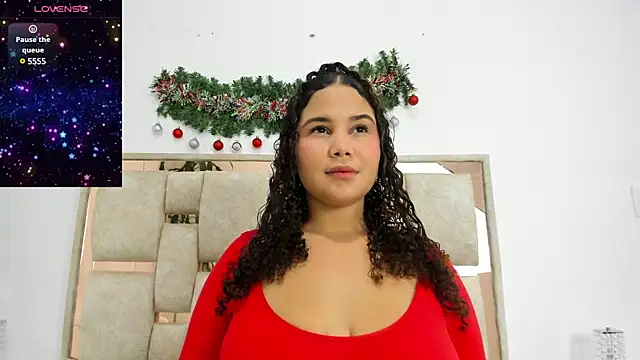 Snapshot of zoee_lovv chatting on December 7, 2024, 12:45 pm zoee lovv online show from December 7, 2024, 12:45 pm