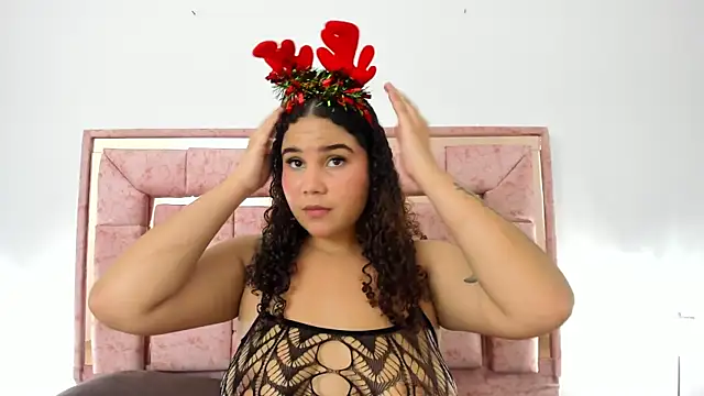Snapshot of zoee_lovv chatting on December 18, 2024, 3:15 am zoee lovv online show from December 18, 2024, 3:15 am
