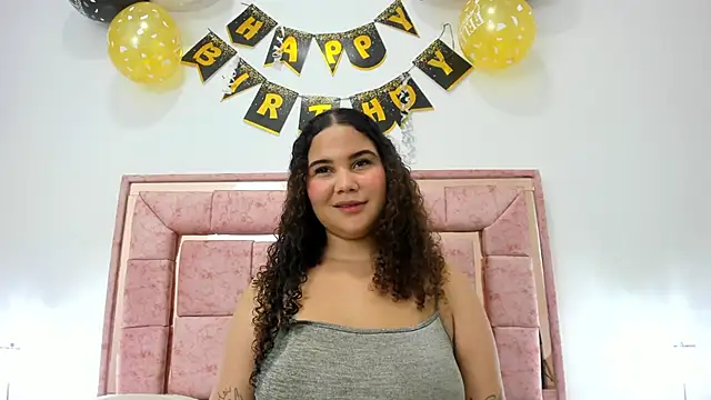 Snapshot of zoee_lovv chatting on December 21, 2024, 7:03 am zoee lovv online show from December 21, 2024, 7:03 am