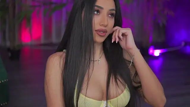 Snapshot of GinaValentinna chatting on October 25, 2025, 7:08 pm GinaValentinna online show from October 25, 2025, 7:08 pm