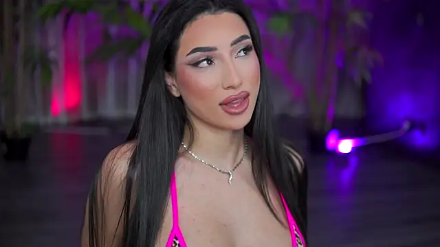 Snapshot of GinaValentinna chatting on October 30, 2025, 7:47 pm GinaValentinna online show from October 30, 2025, 7:47 pm