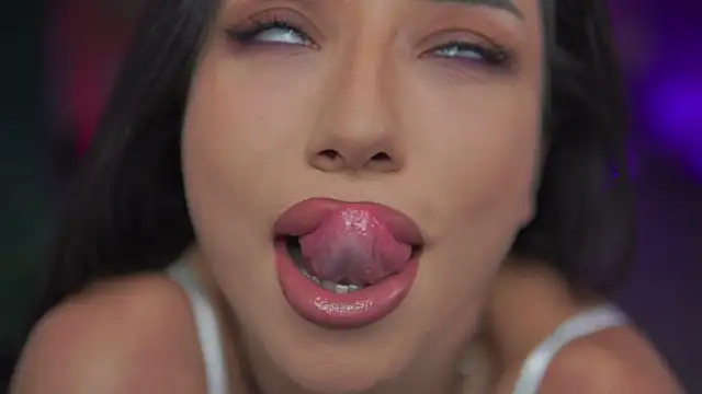 Snapshot of GinaValentinna chatting on November 1, 2025, 8:00 pm GinaValentinna online show from November 1, 2025, 8:00 pm