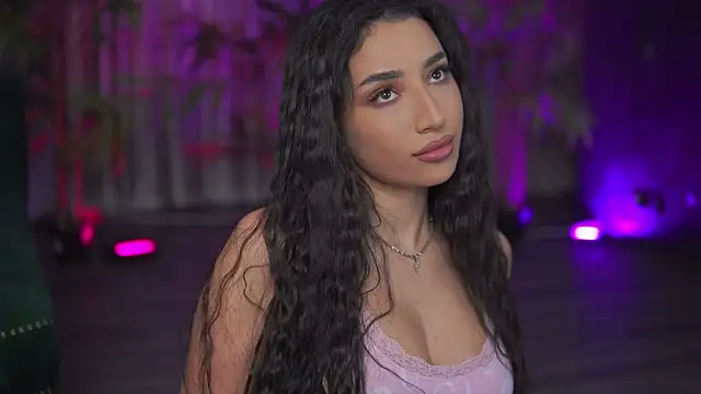 Snapshot of GinaValentinna chatting on November 5, 2025, 7:47 pm GinaValentinna online show from November 5, 2025, 7:47 pm