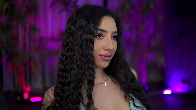 Snapshot of GinaValentinna chatting on November 11, 2025, 7:58 pm GinaValentinna online show from November 11, 2025, 7:58 pm