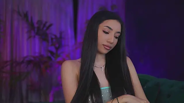 Snapshot of GinaValentinna chatting on November 19, 2025, 7:58 pm GinaValentinna online show from November 19, 2025, 7:58 pm