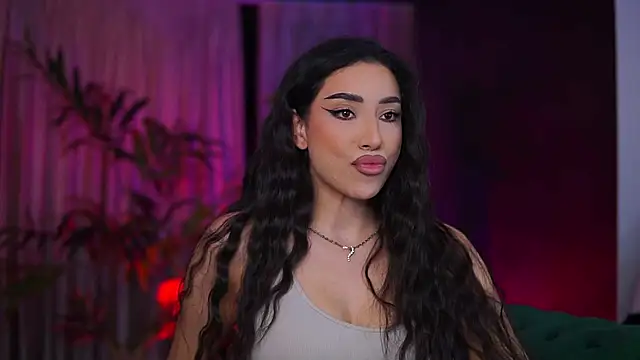 Snapshot of GinaValentinna chatting on November 26, 2025, 7:48 pm GinaValentinna online show from November 26, 2025, 7:48 pm