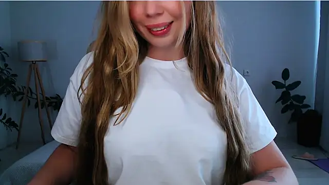 Snapshot of NaughtyNylonFeet chatting on March 5, 2025, 8:54 am NaughtyNylonFeet online show from March 5, 2025, 8:54 am